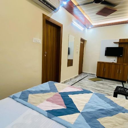 The Raman Palace- A Budget Hotel Mathura Eksteriør billede
