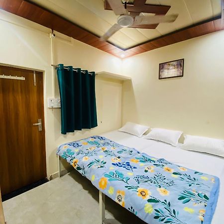 The Raman Palace- A Budget Hotel Mathura Eksteriør billede