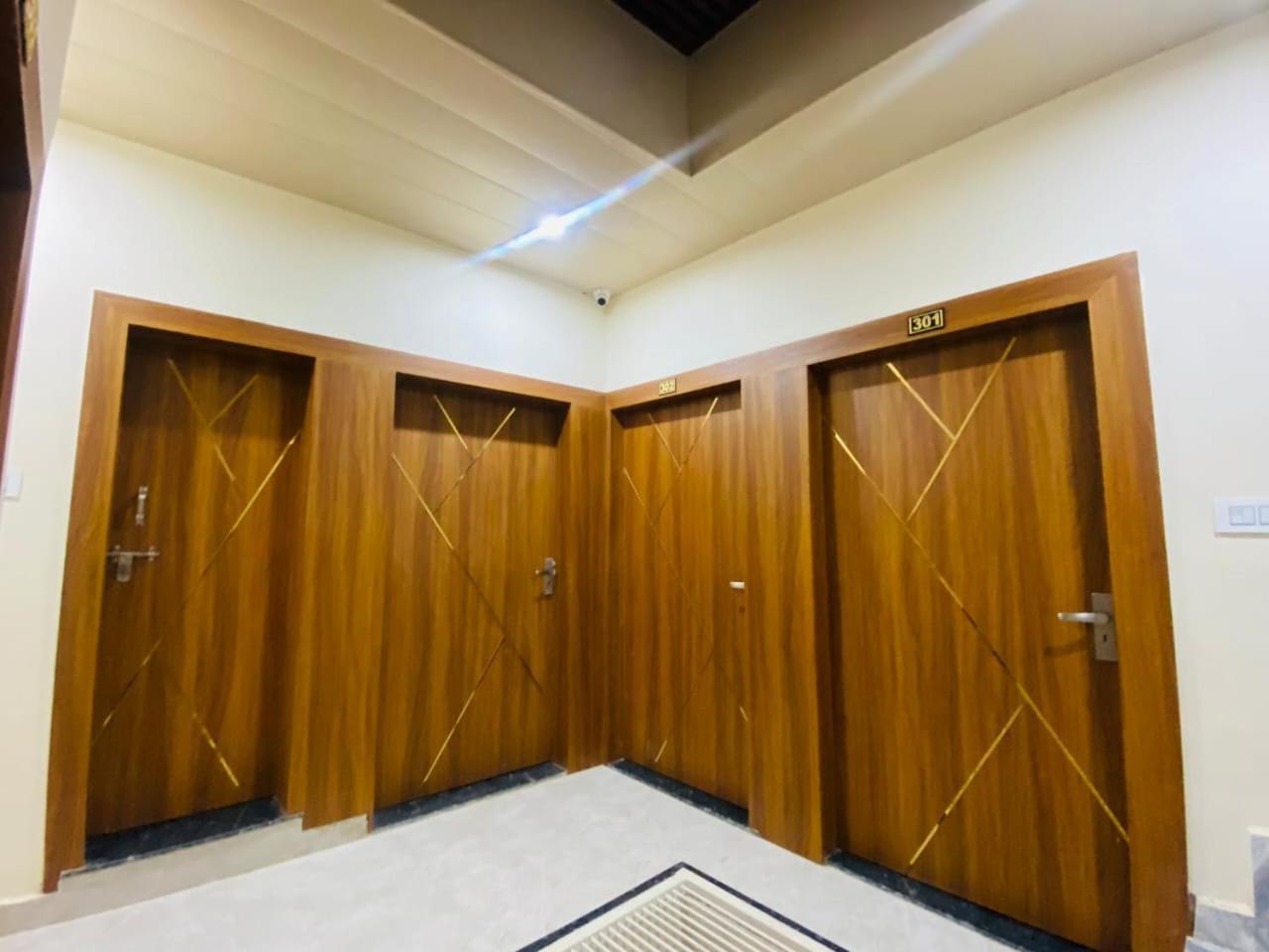 The Raman Palace- A Budget Hotel Mathura Eksteriør billede