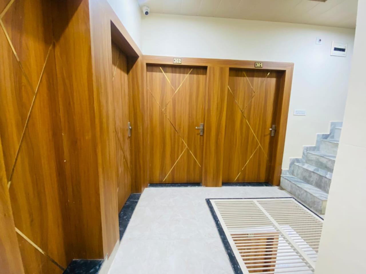 The Raman Palace- A Budget Hotel Mathura Eksteriør billede
