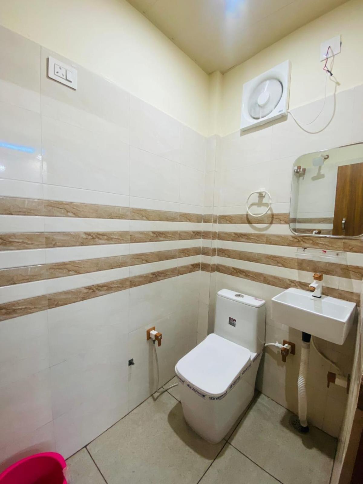 The Raman Palace- A Budget Hotel Mathura Eksteriør billede