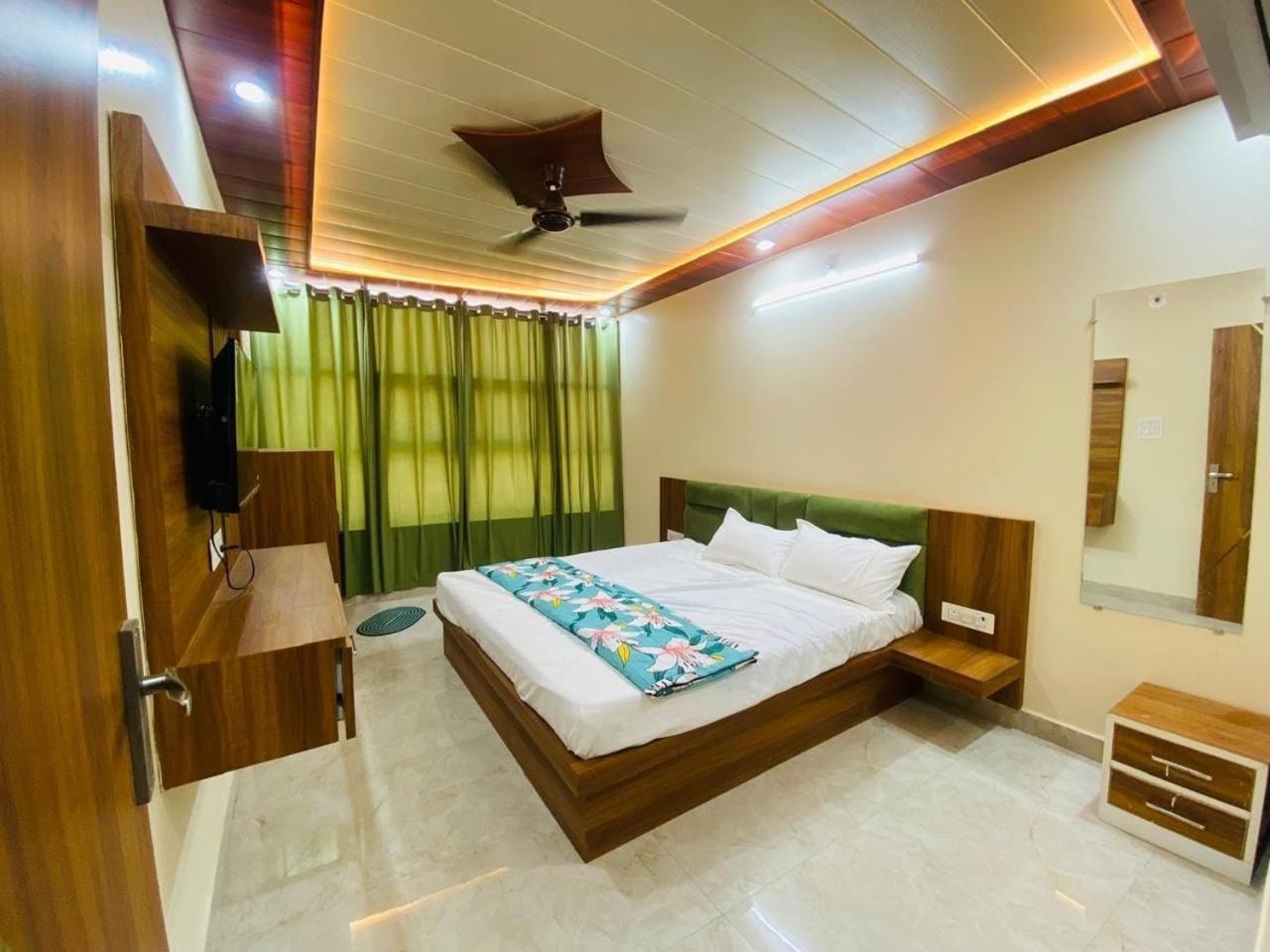 The Raman Palace- A Budget Hotel Mathura Eksteriør billede