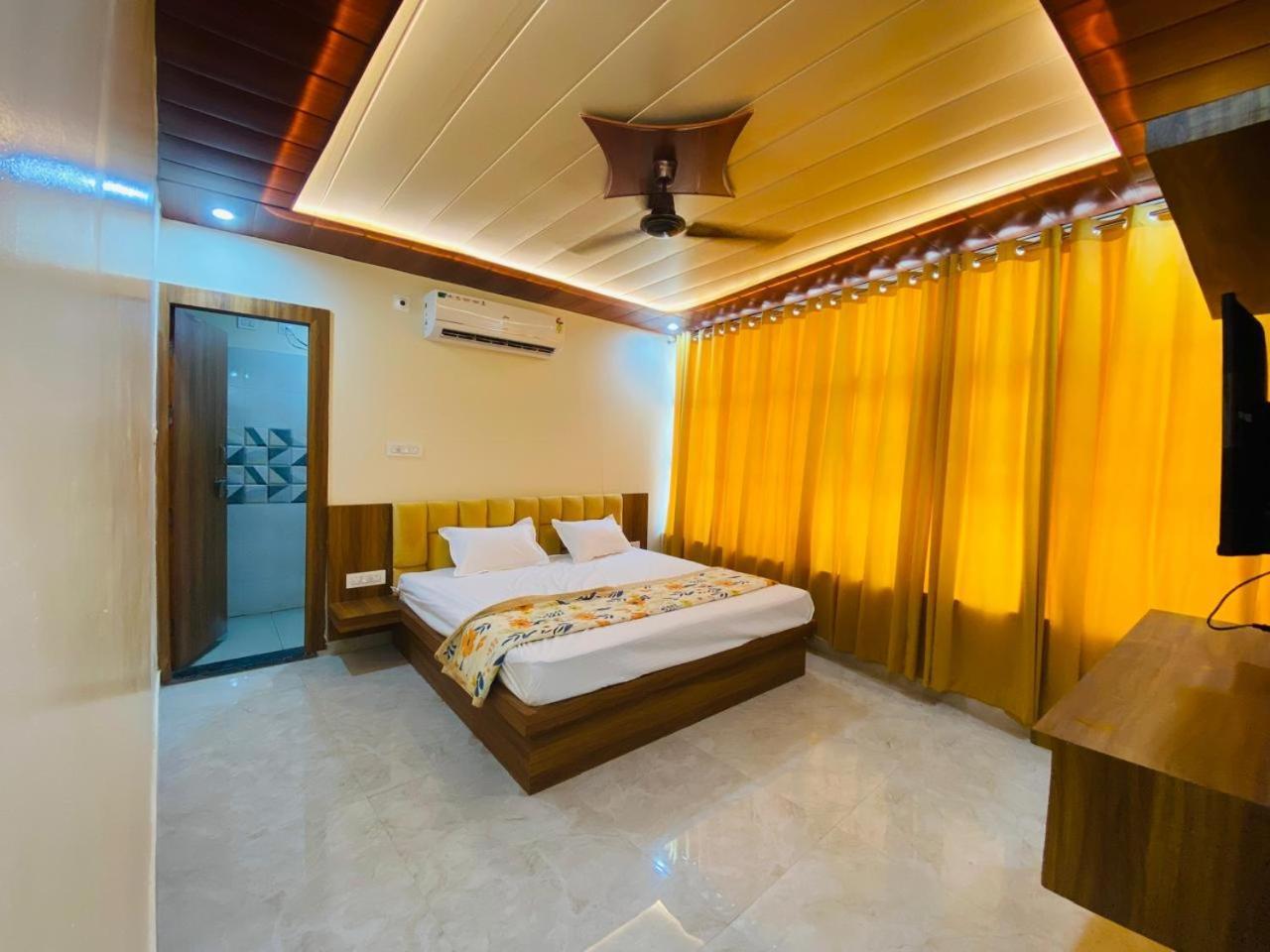 The Raman Palace- A Budget Hotel Mathura Eksteriør billede