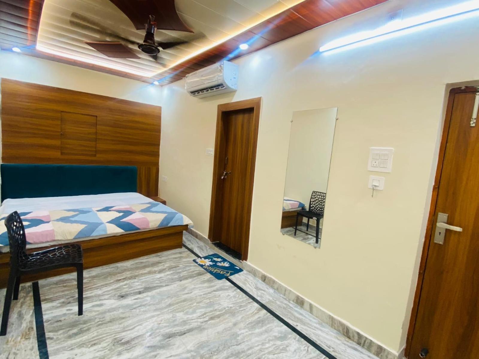 The Raman Palace- A Budget Hotel Mathura Eksteriør billede