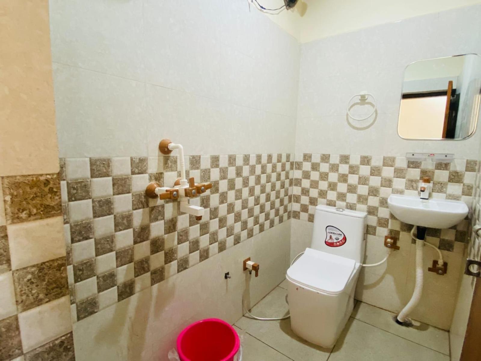 The Raman Palace- A Budget Hotel Mathura Eksteriør billede