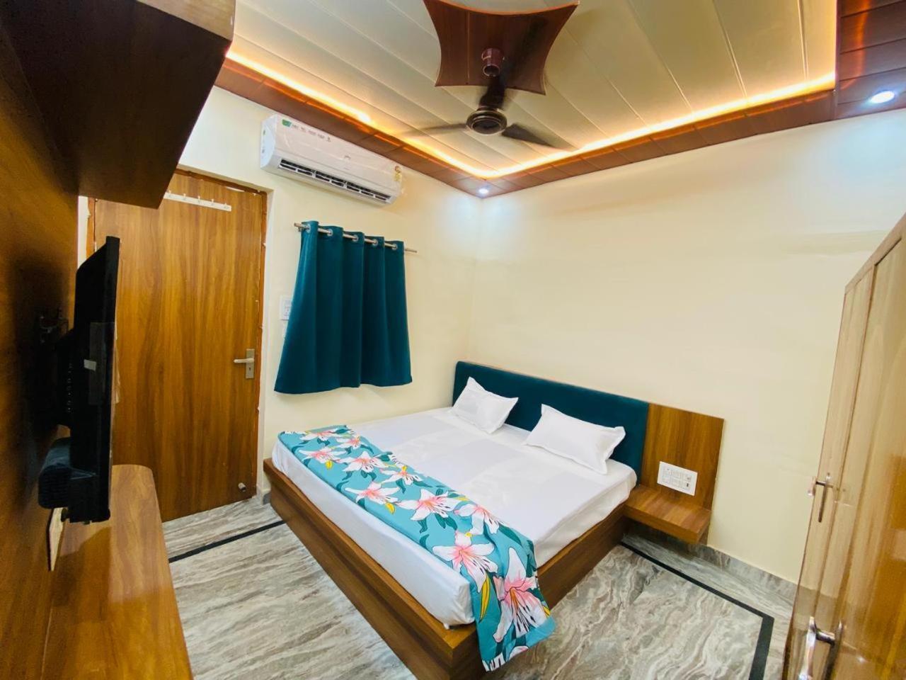 The Raman Palace- A Budget Hotel Mathura Eksteriør billede