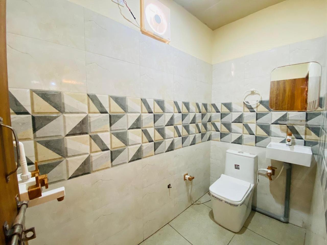The Raman Palace- A Budget Hotel Mathura Eksteriør billede
