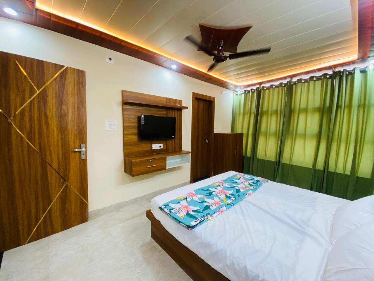 The Raman Palace- A Budget Hotel Mathura Eksteriør billede