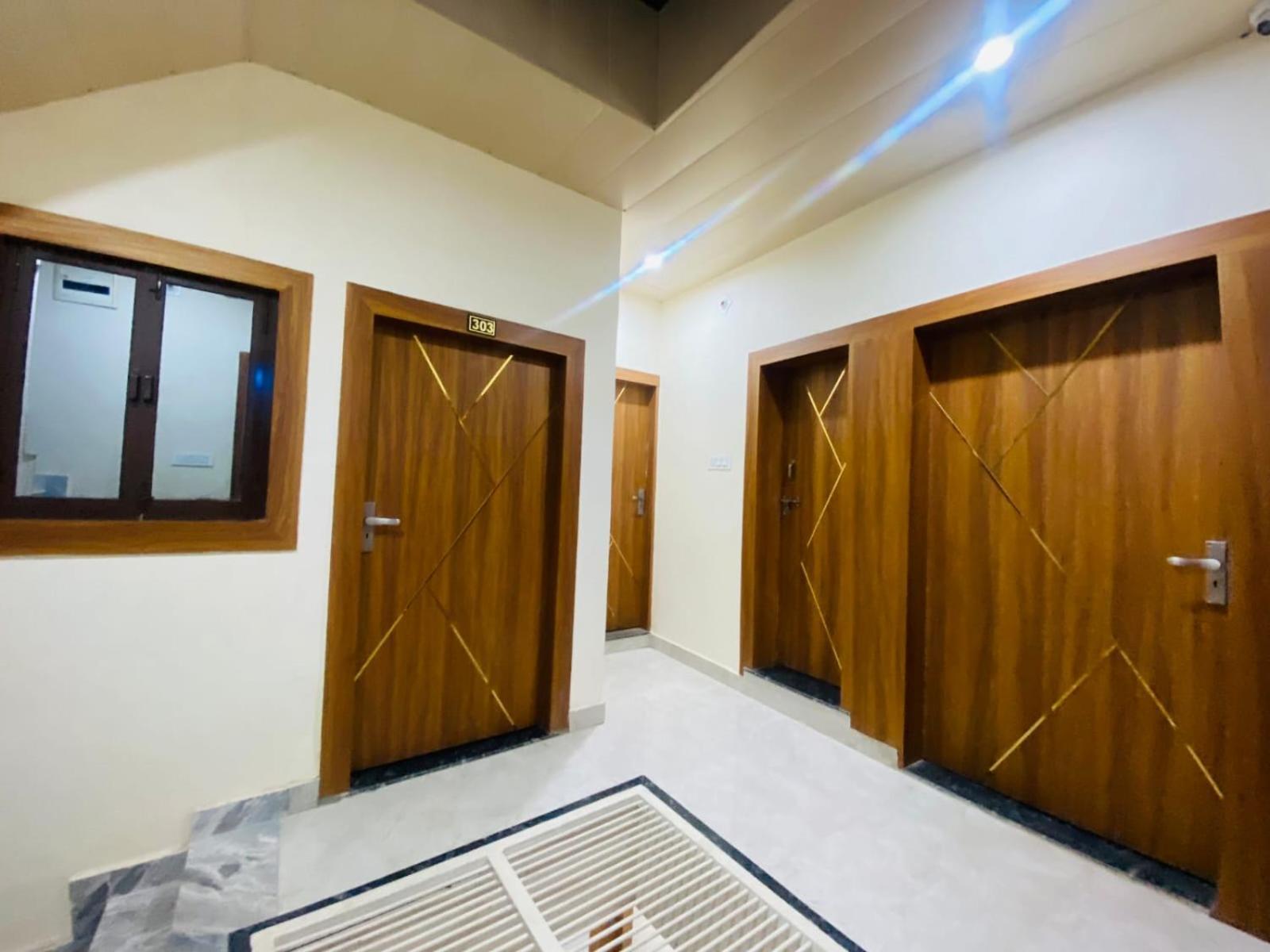The Raman Palace- A Budget Hotel Mathura Eksteriør billede