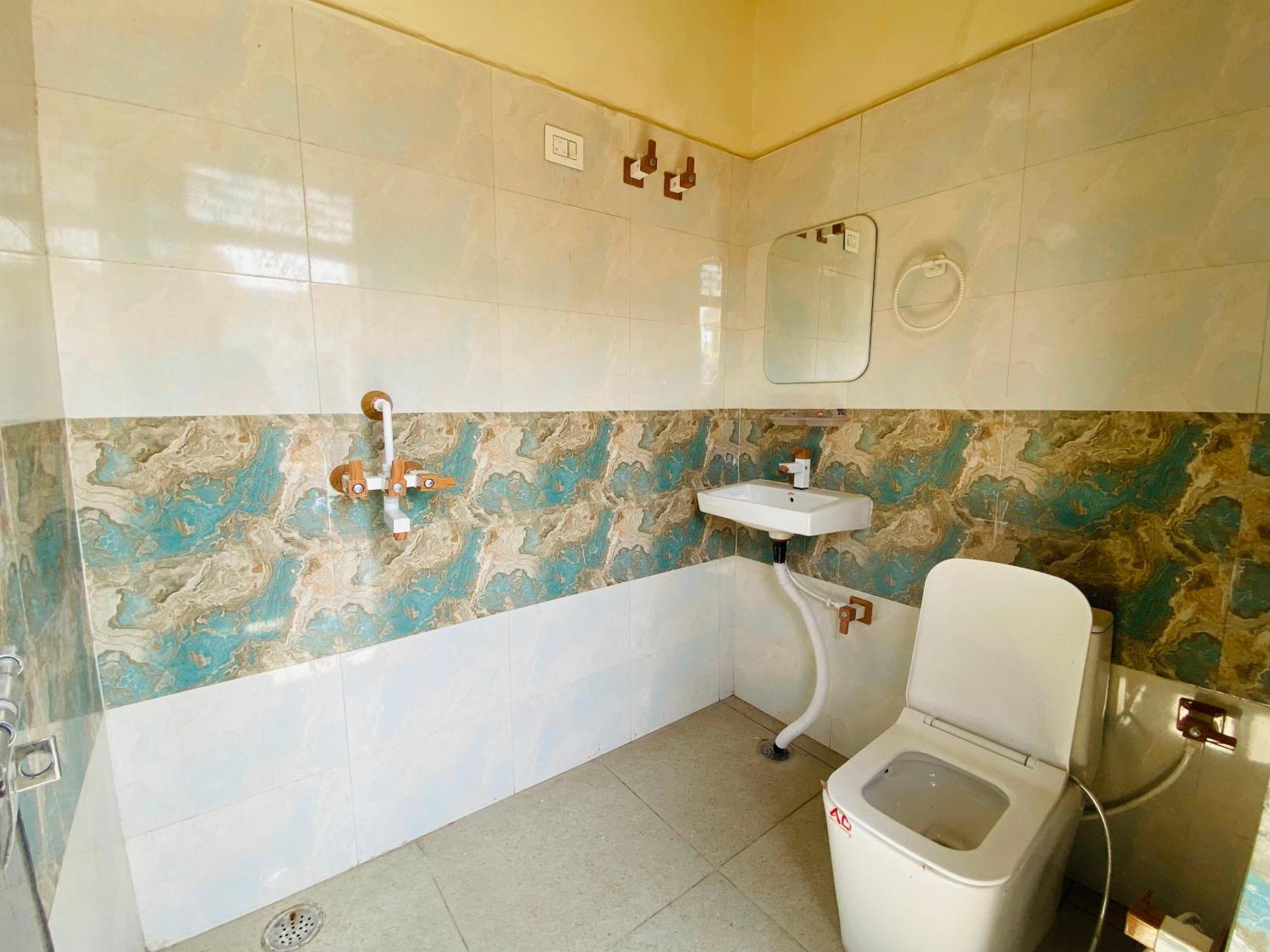 The Raman Palace- A Budget Hotel Mathura Eksteriør billede