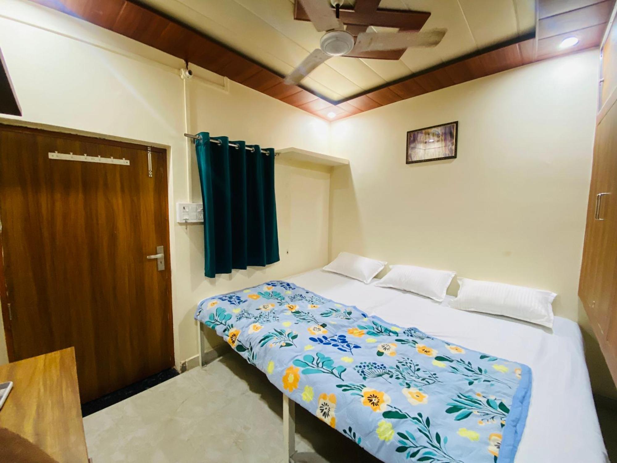 The Raman Palace- A Budget Hotel Mathura Eksteriør billede