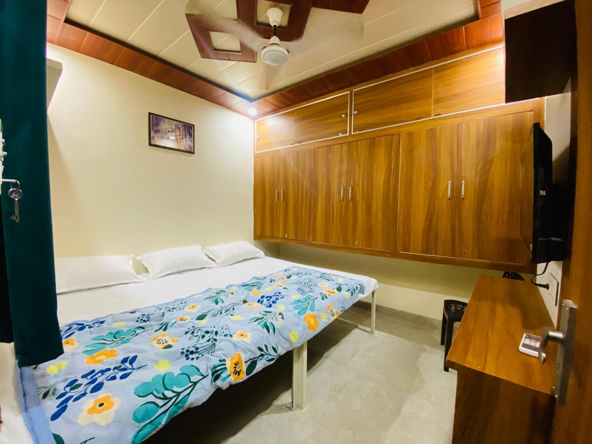 The Raman Palace- A Budget Hotel Mathura Eksteriør billede